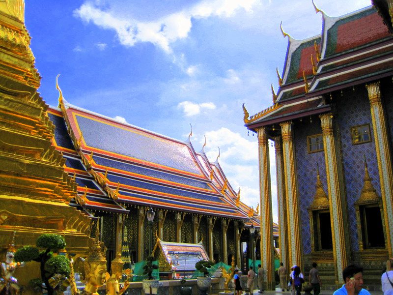 I love the colors of the Grand Palace!