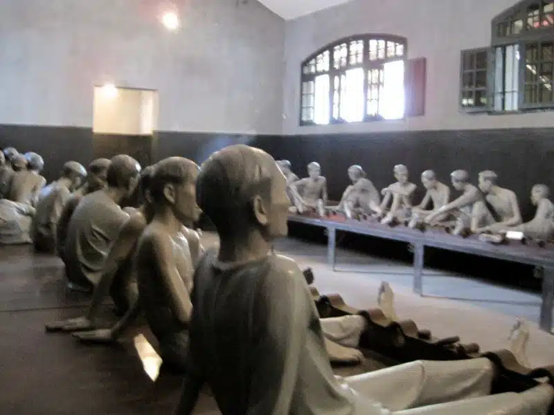 Statues to represent how the prisoners were arranged.