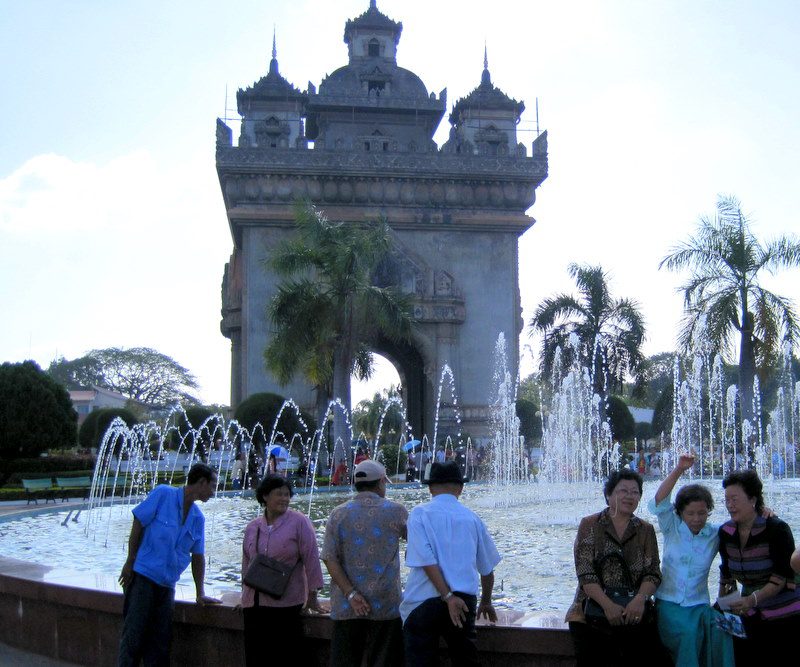 An impressive arch in Vientiane.