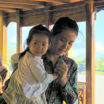 A beautiful Lao family.