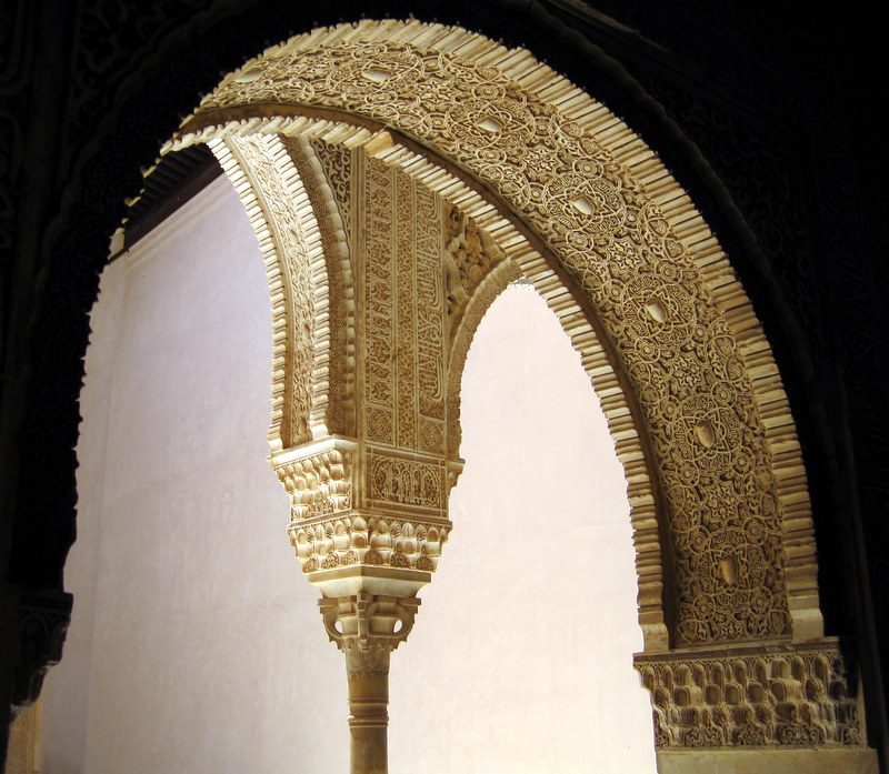 An ornate column in L'Alhambra.