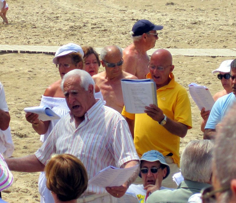 These singers in Benidorm made me so happy.