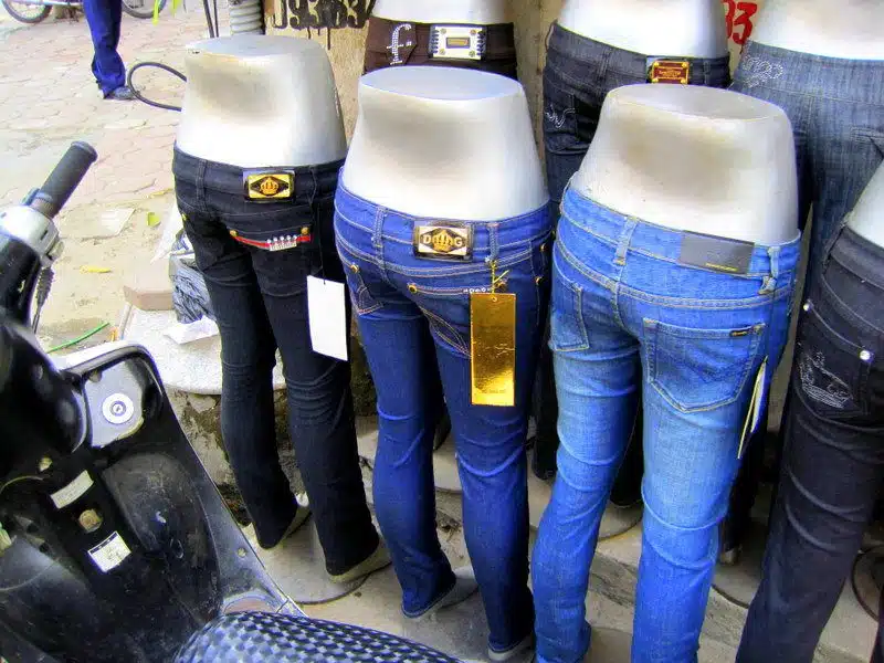 "Flatty" mannequin butts in Vietnam: the anti-Miami body.