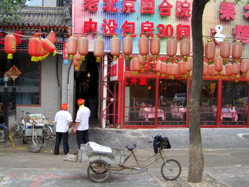 A Beijing street scene. Can you read the sign?
