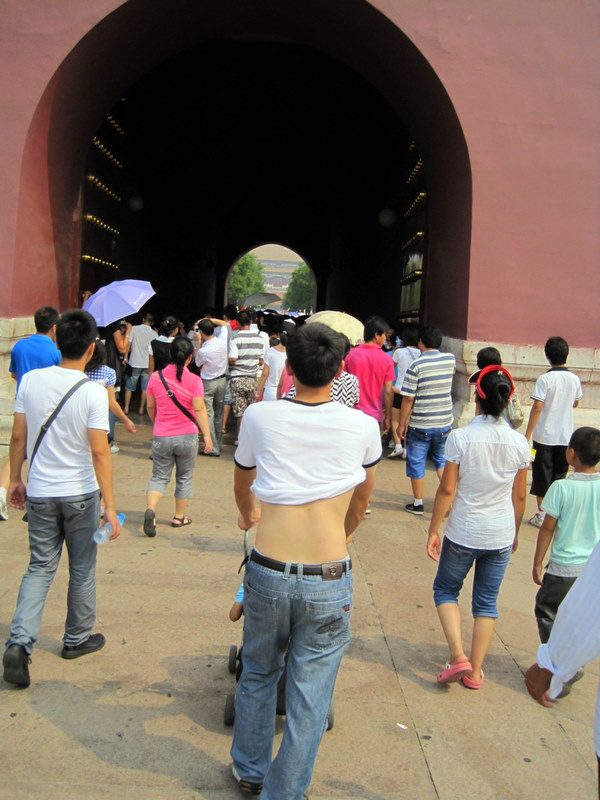 A back view of China's Naked Belly Fashion for Men.