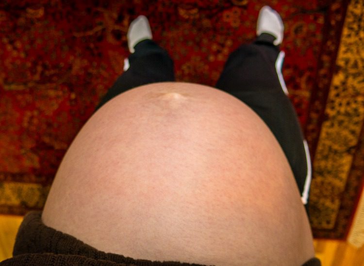 Here is my normal, round 8.5-month pregnant belly...
