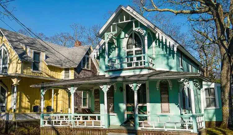 This gingerbread cottage looks like mint ice cream. Mmm...