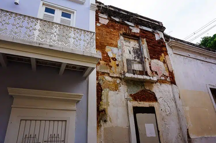 Old San Juan: A perfectly preserved building next to a decrepit one. Why?