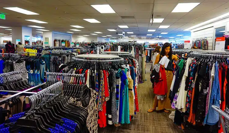 Look at how expertly Maria navigated this overwhelming department store for me!