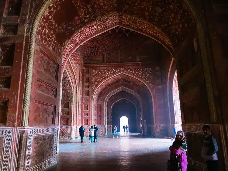Don't forget about the beautiful side arches leading up to the Taj Mahal. 