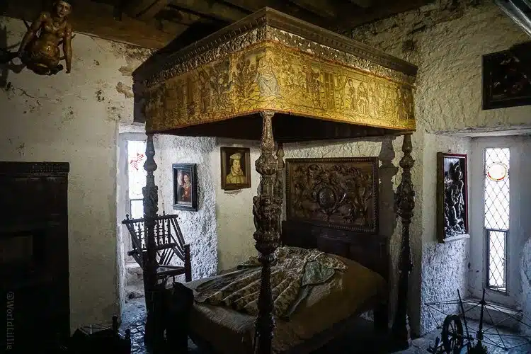 Bunratty castle bedroom and gold canopy bed in Ireland