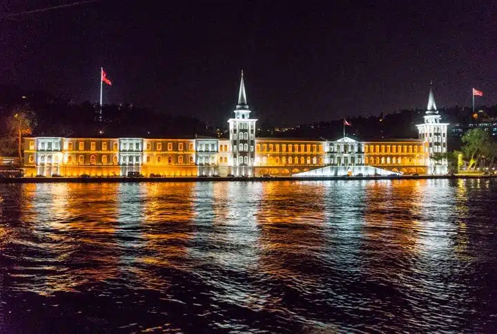 This is my #1 favorite photo of Istanbul at night that I took.