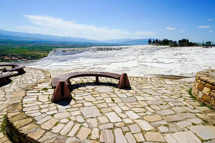 A bench where you can gaze at the glory of the white mountain.