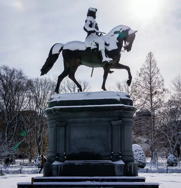 Such an iconic Boston statue. 