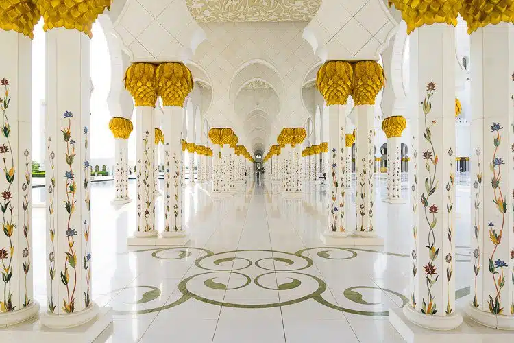 What to see near Dubai: Sheikh Zayed Mosque Abu Dhabi