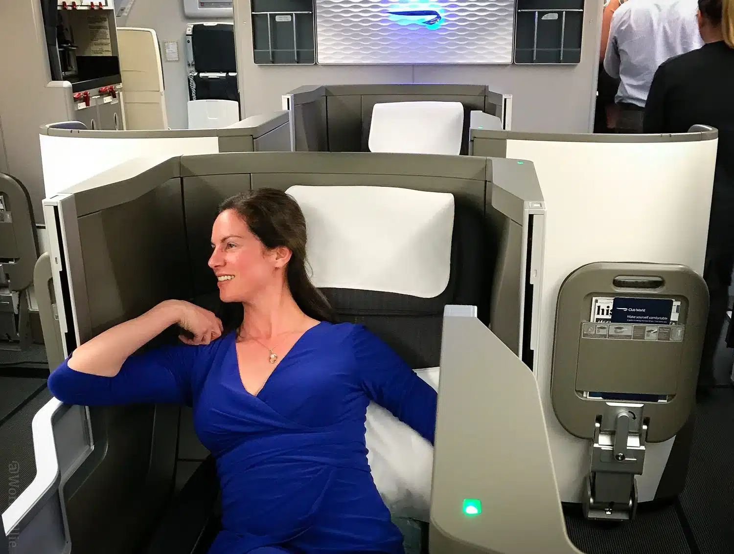 Fully reclining airplane seats and privacy walls?! Yes!