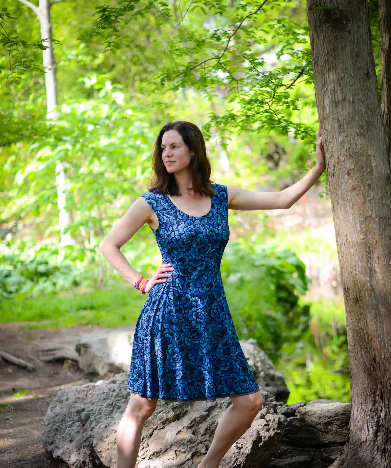 The Round Trip Dress in a blue pattern that reverses to gray. 