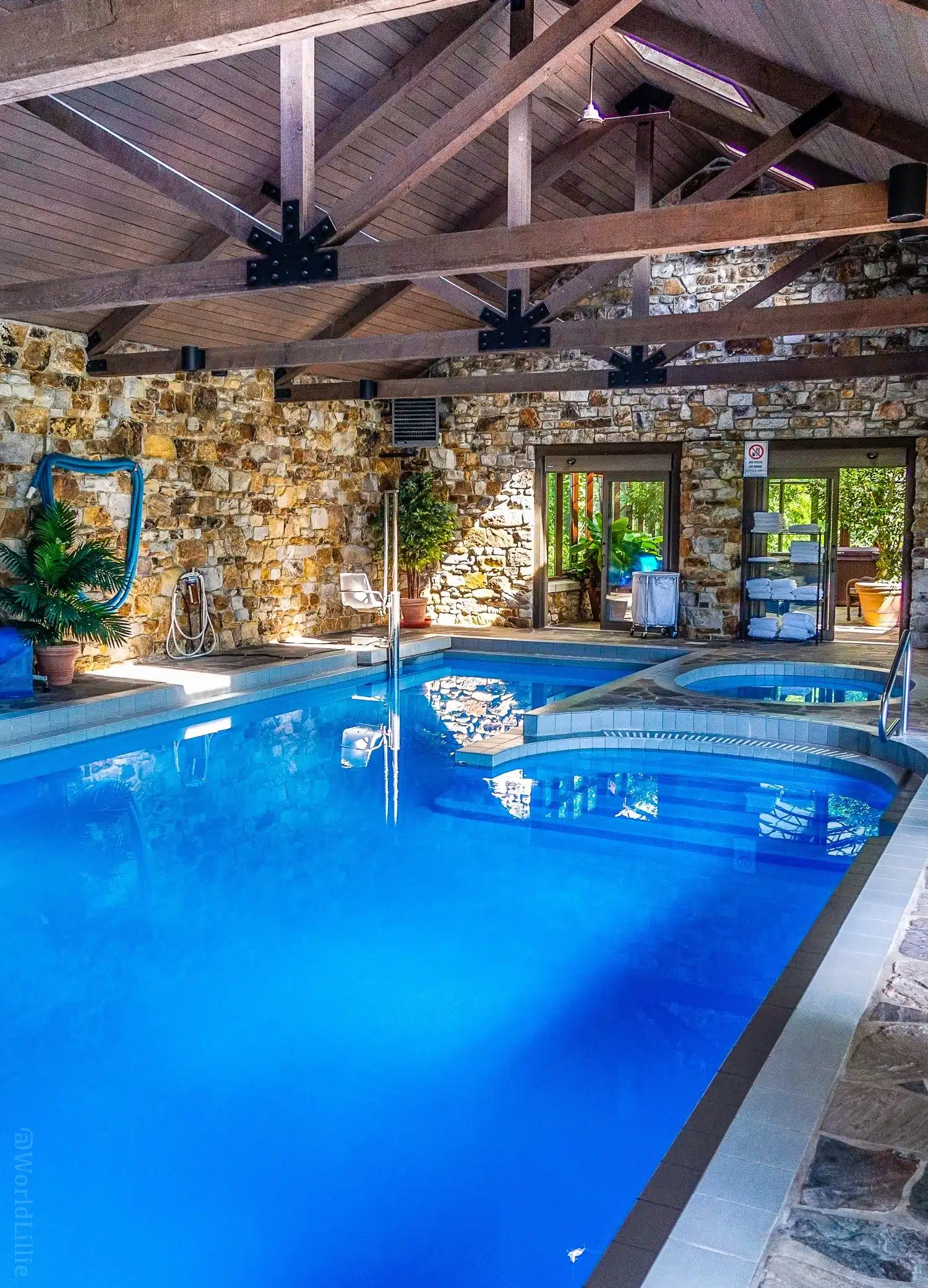 The pool is accessible to people in wheelchairs! Where to stay near Fallingwater in the Laurel Highlands, PA? Oak Lodge is a great hotel and B&B with luxury private cabins in southwest Pennsylvania.