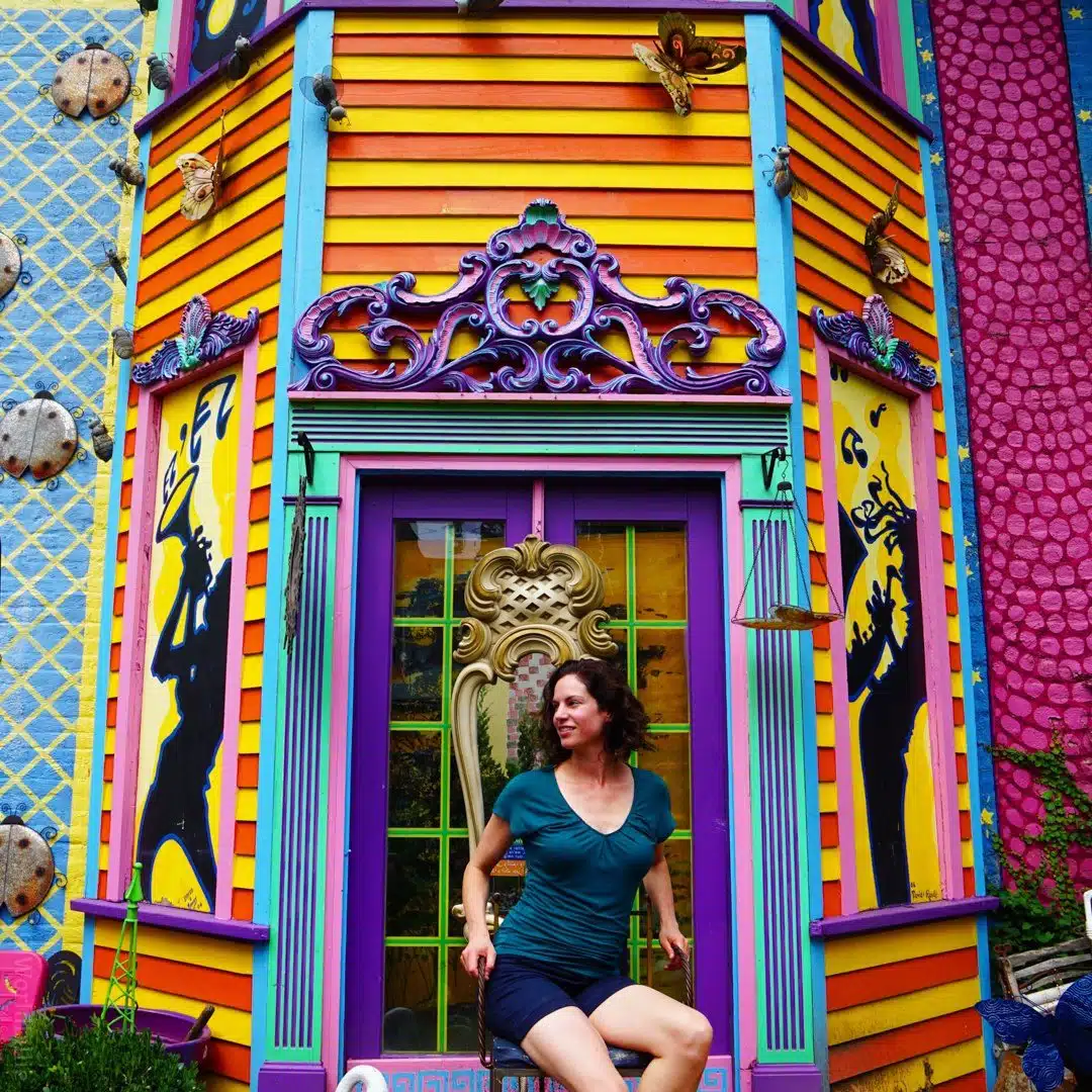 You know you want to pose on that colorful throne.