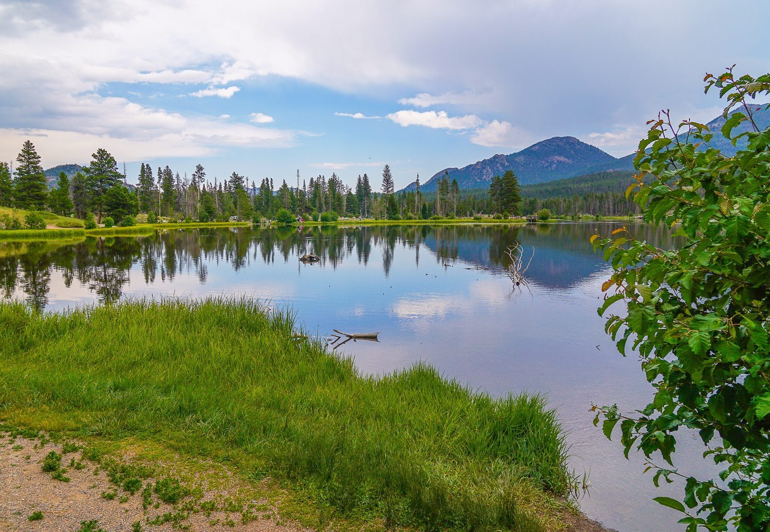 Sprague Lake: easy hike in the Colorado Mountains of RMNP.