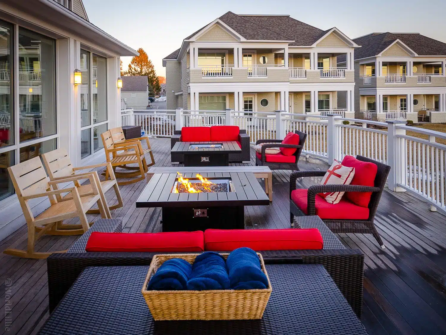 Inn by the Sea Maine Resort: Outdoor firepit patio