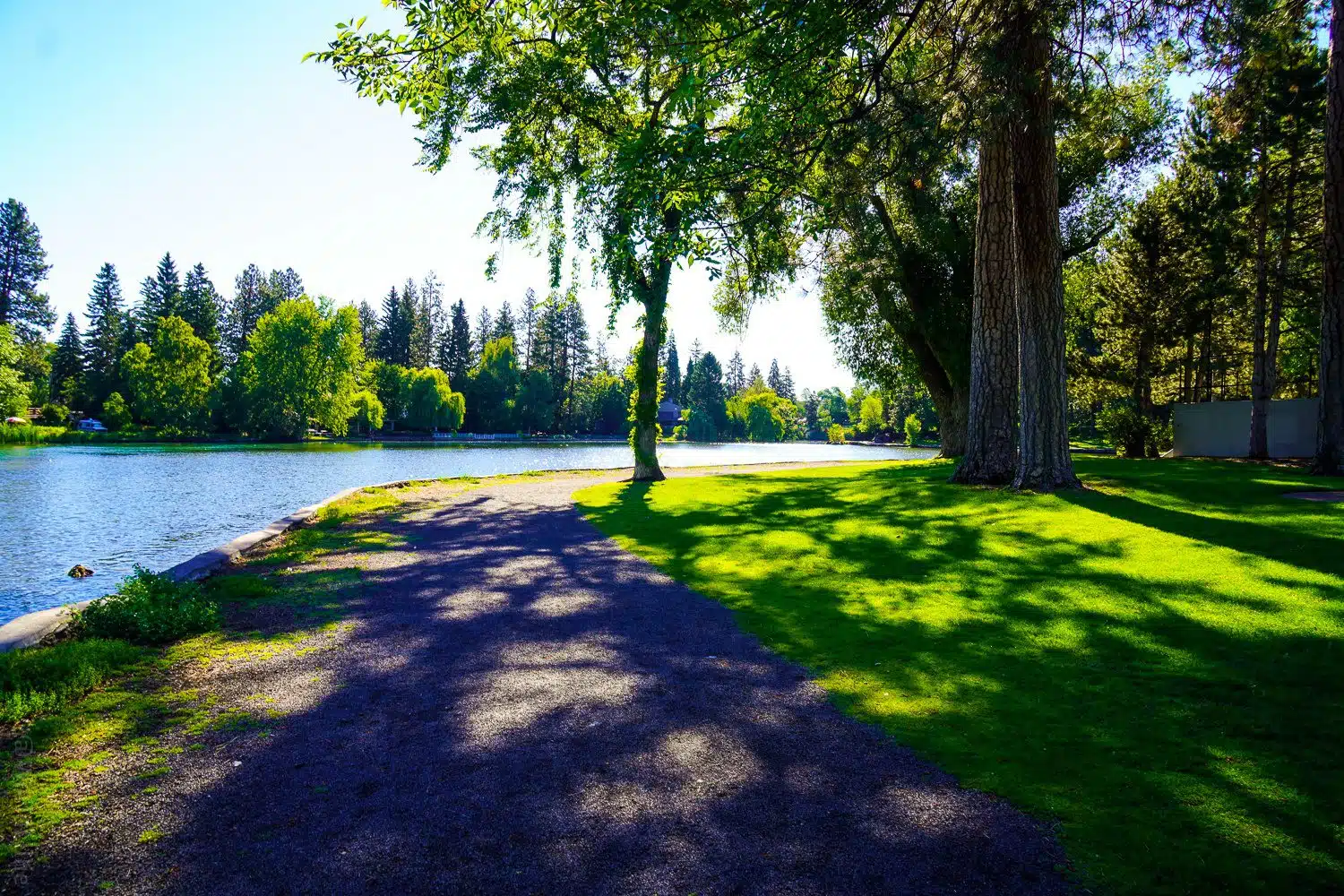There's a gravel path by the Deschutes River.