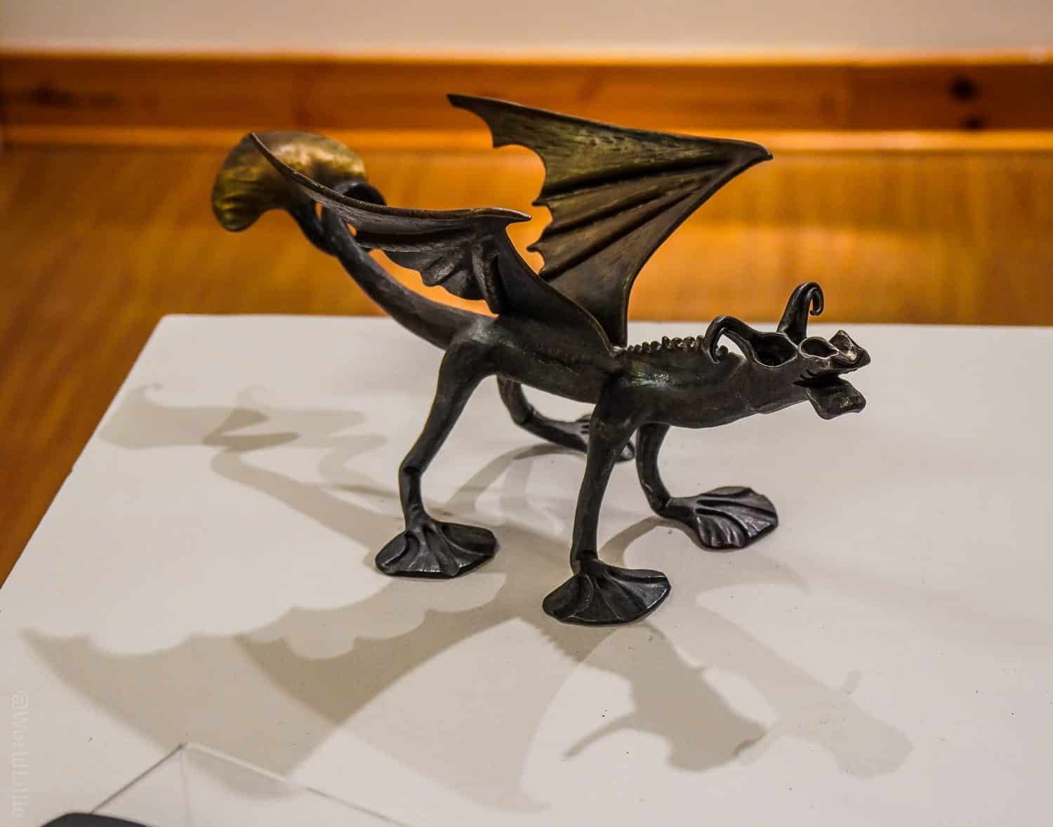 A metal dragon at the instructor gallery.