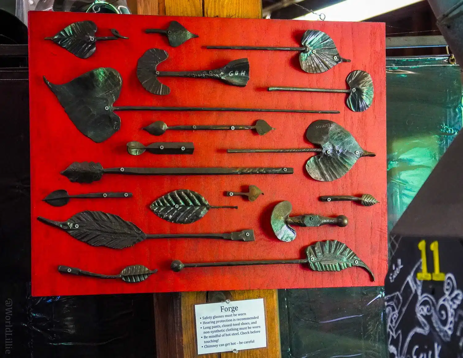 Blacksmithing projects: metal leaves