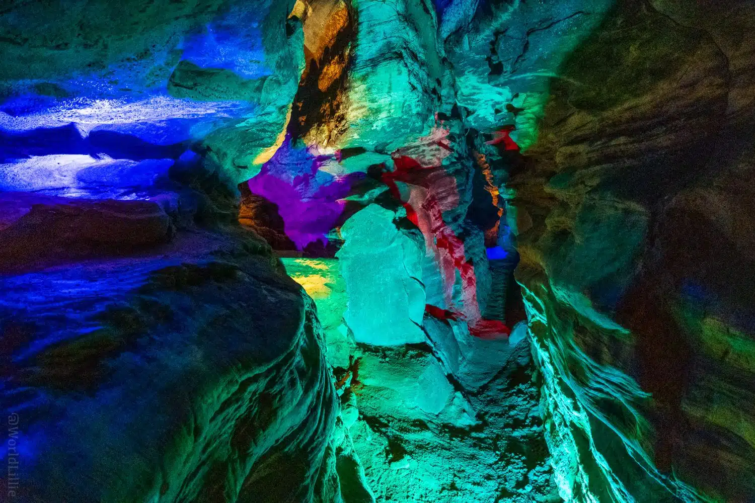 I love that teal light on the rock of the cavern walls.