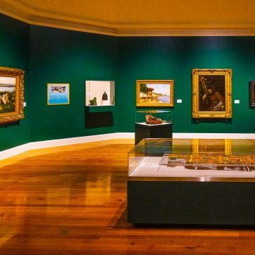 I LOVE the color green on these museum walls!