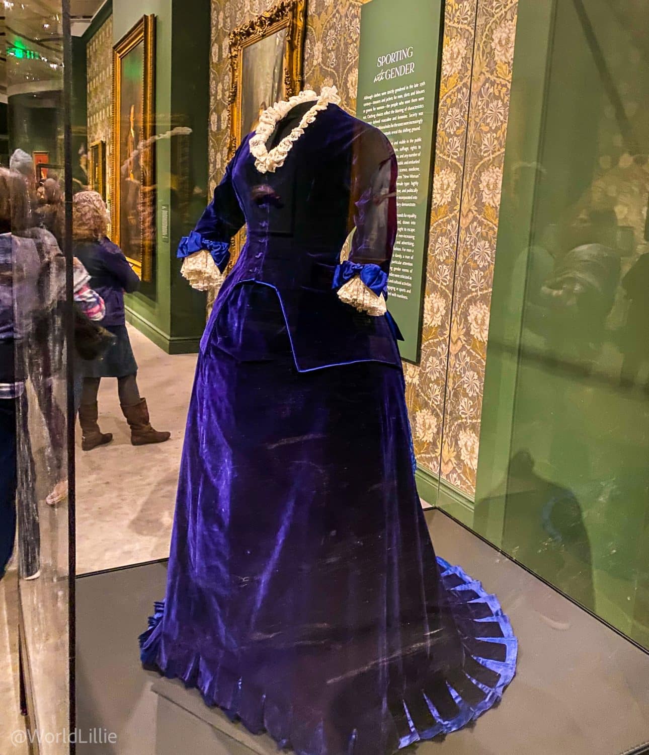 I love this blue velvet dress painted by Sargent!